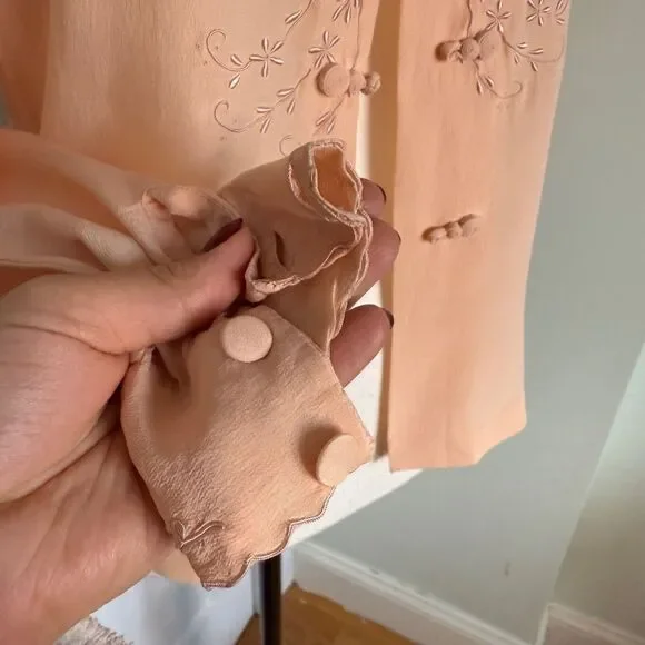 1950s Peony Silk Hand Embroidered Peach Pink Blouse - Picture 15 of 16